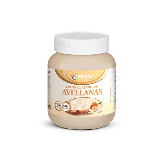 Crema de leche y avellanas en tarro